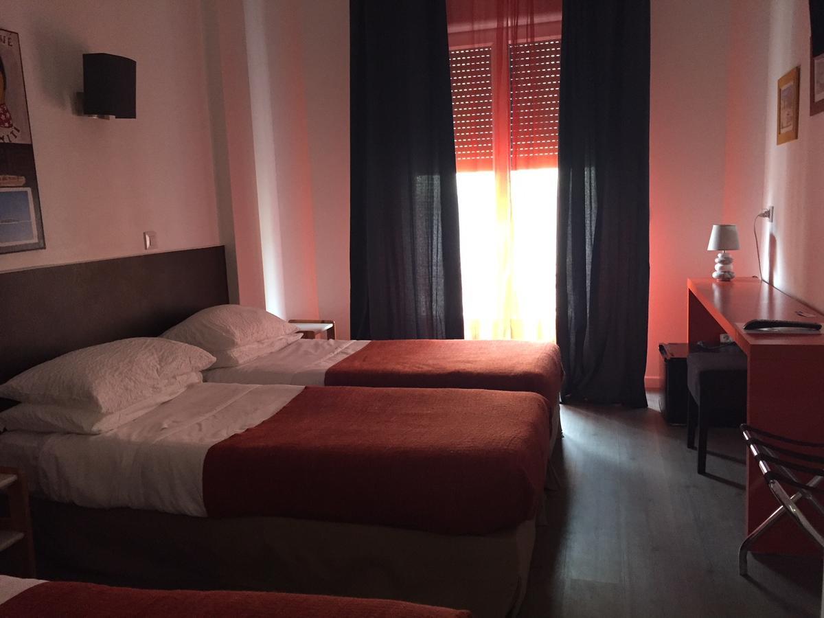 ז'ואן-לה-פינס Brit Hotel Colbert מראה חיצוני תמונה