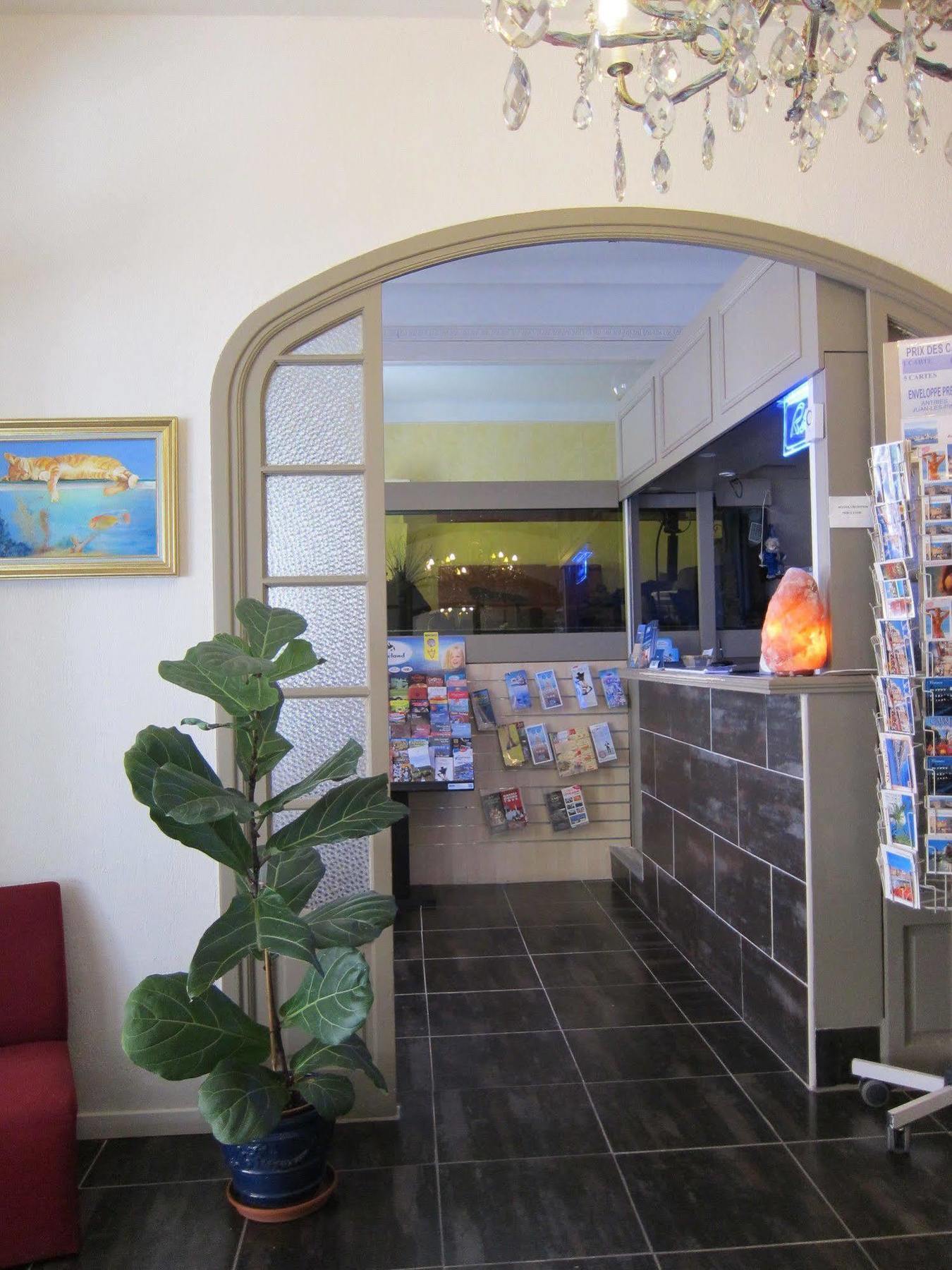 ז'ואן-לה-פינס Brit Hotel Colbert מראה חיצוני תמונה