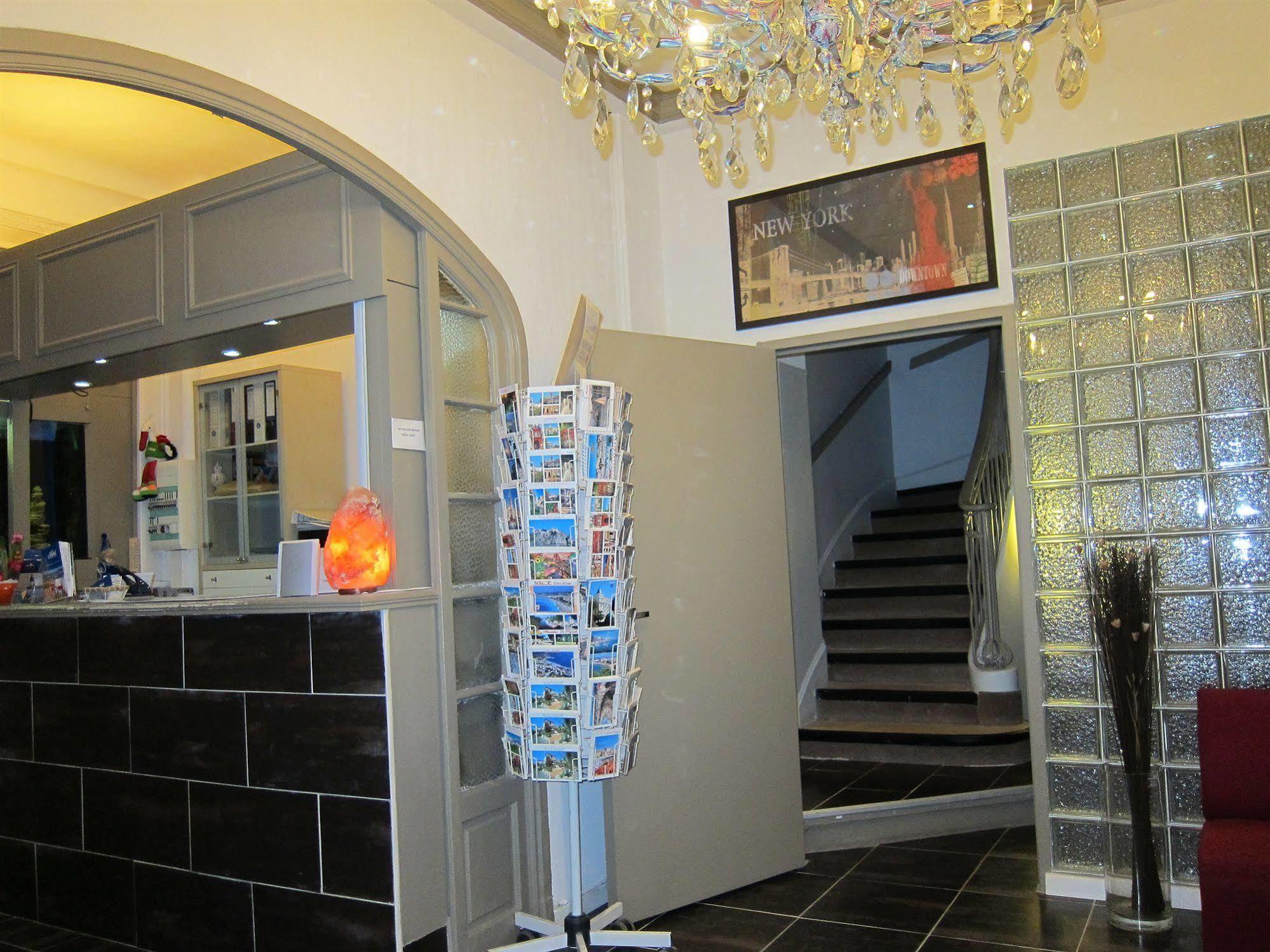 ז'ואן-לה-פינס Brit Hotel Colbert מראה חיצוני תמונה