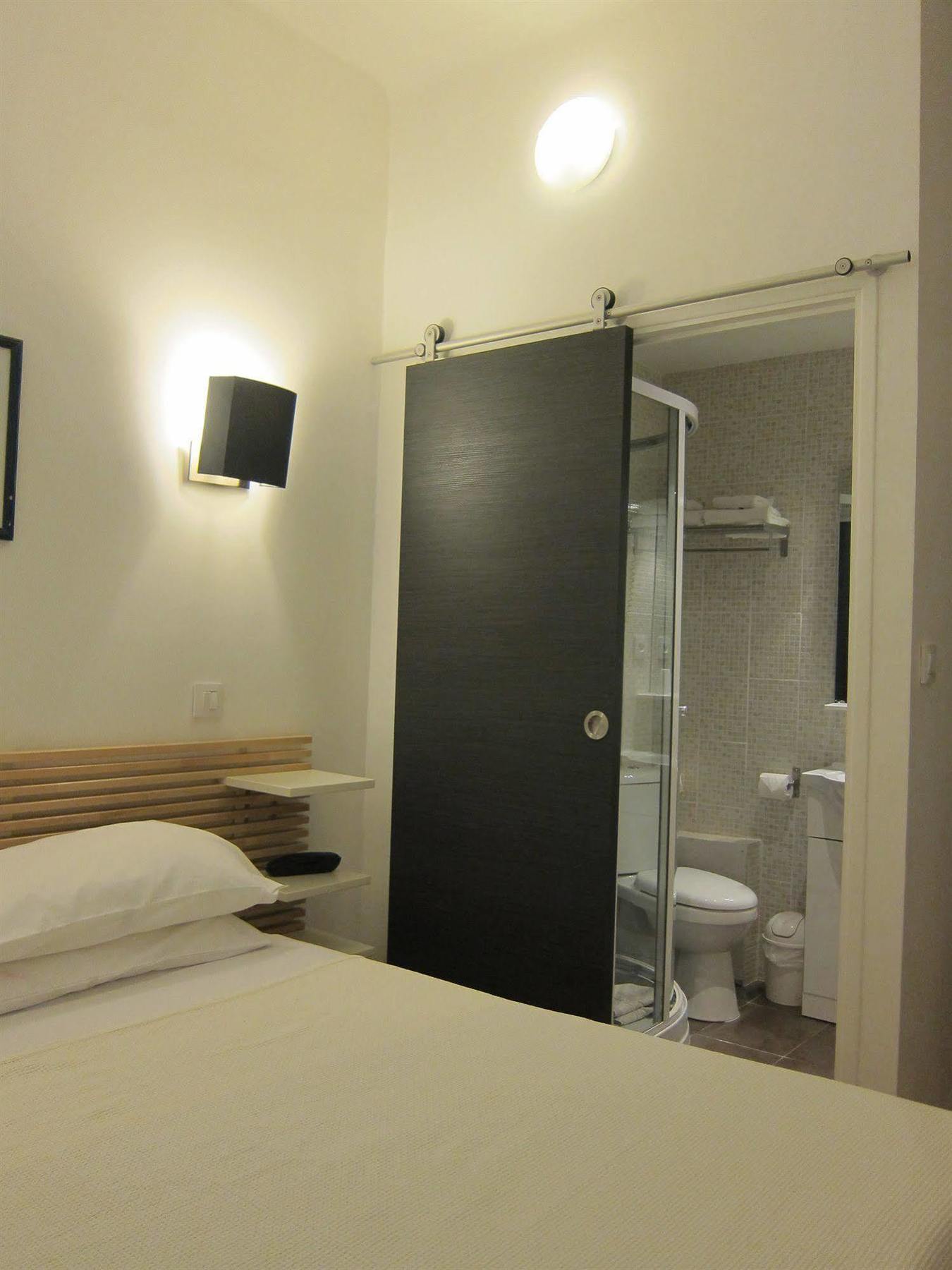 ז'ואן-לה-פינס Brit Hotel Colbert מראה חיצוני תמונה