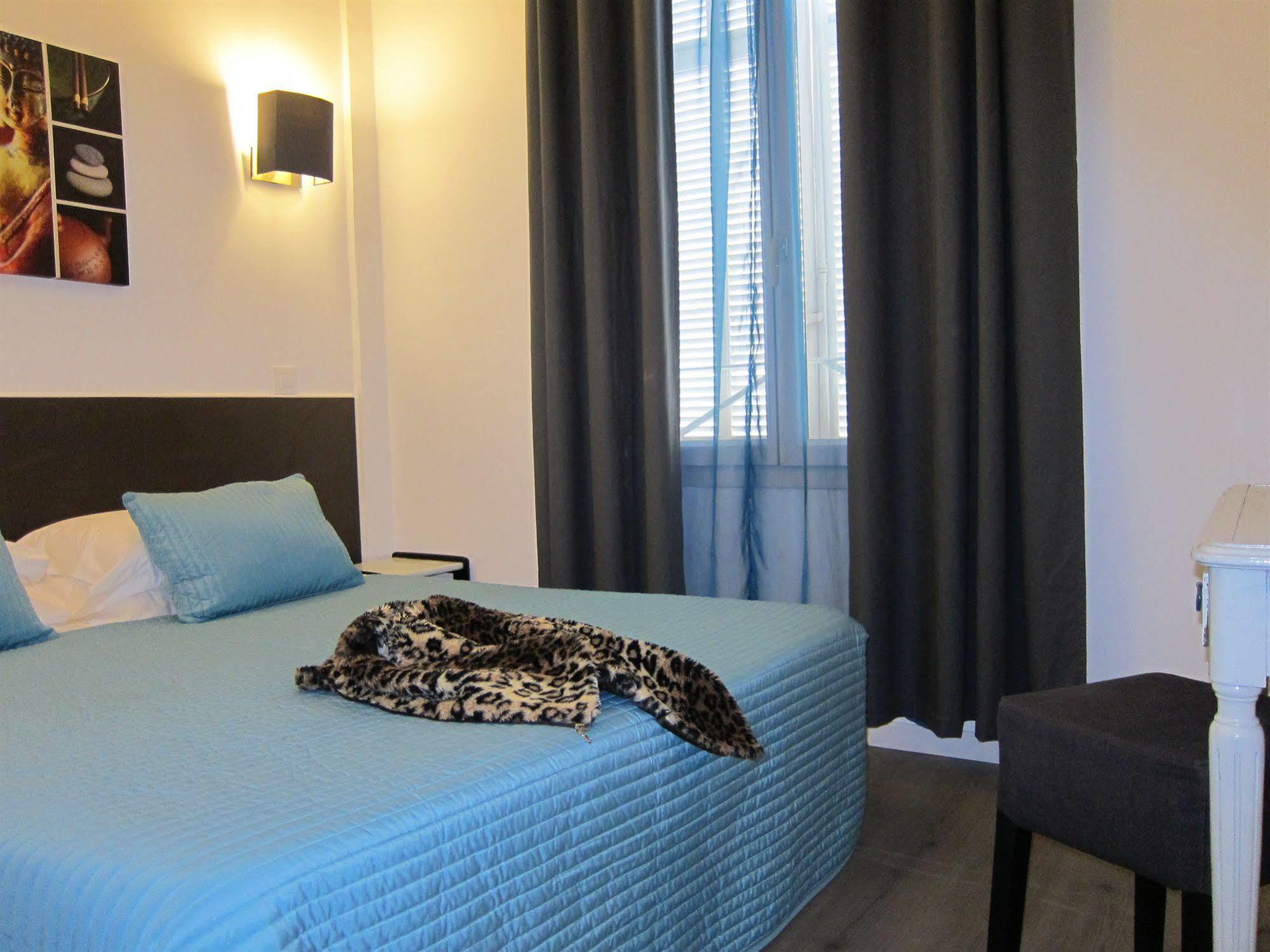 ז'ואן-לה-פינס Brit Hotel Colbert מראה חיצוני תמונה