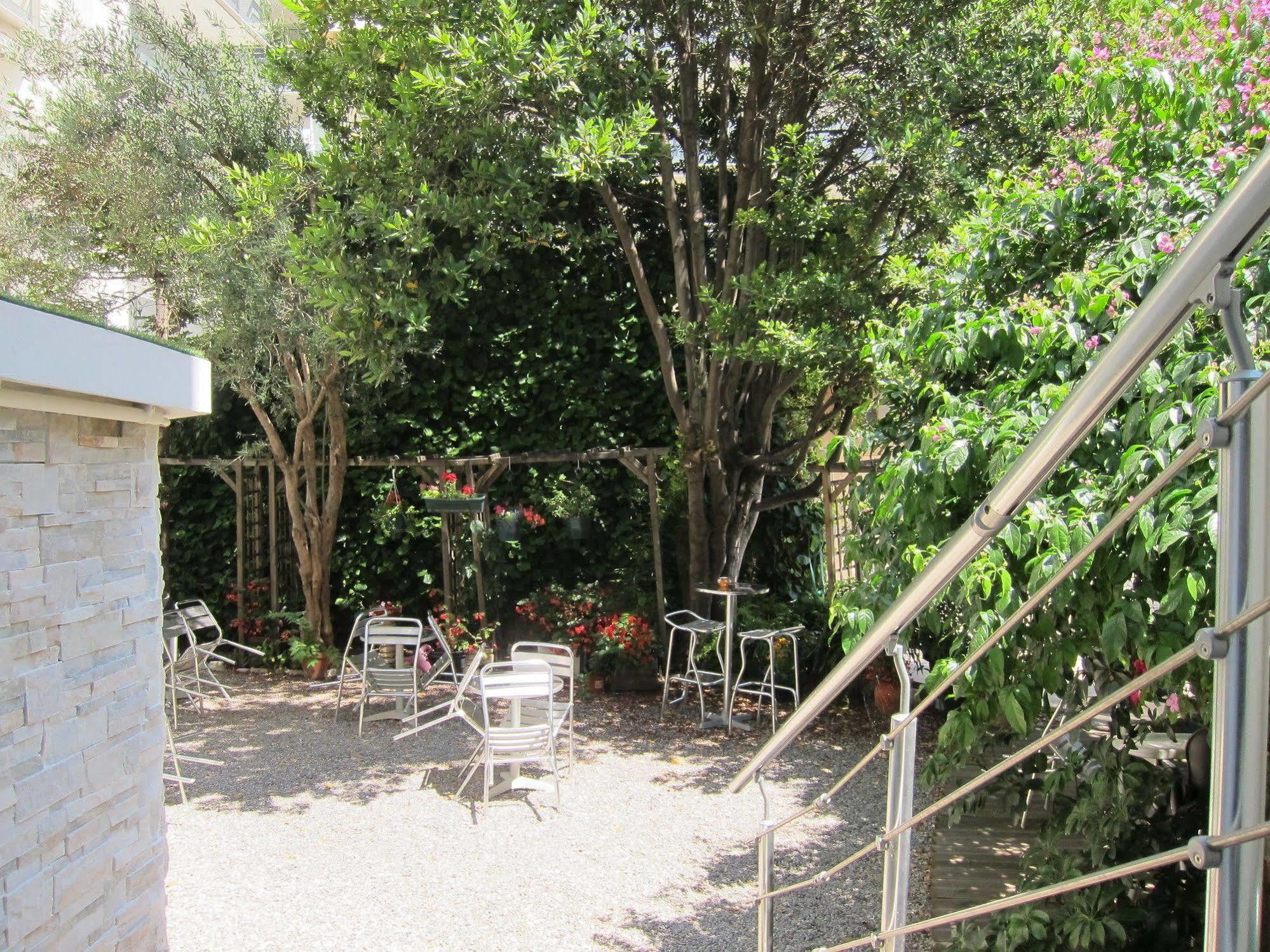 ז'ואן-לה-פינס Brit Hotel Colbert מראה חיצוני תמונה