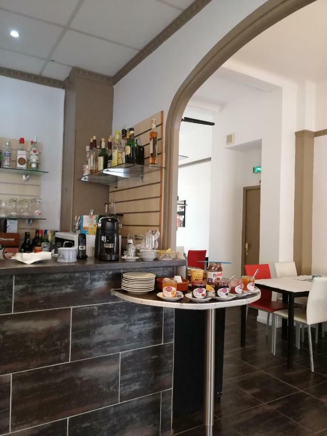 ז'ואן-לה-פינס Brit Hotel Colbert מראה חיצוני תמונה
